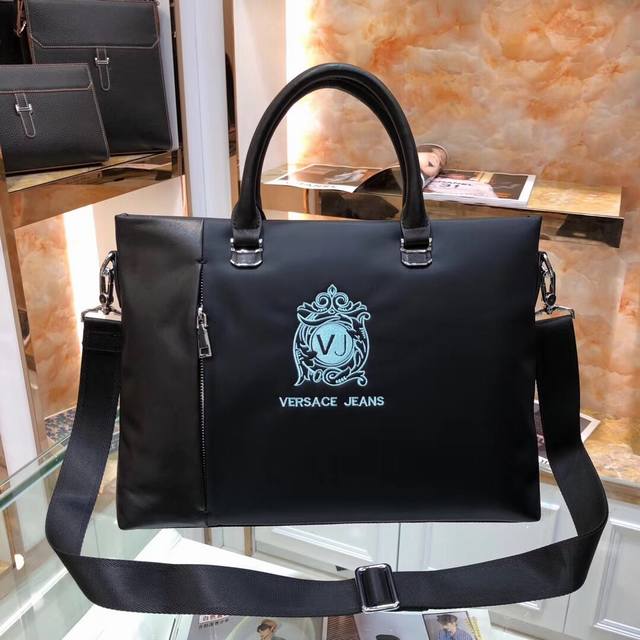 型号:88041-1 Versace-范思哲最新款男士公文包采用防水布料配小牛皮 原版高贵五金 手感超赞 可斜挎可手提 高端上档次 休闲个性 时尚潮流尺寸：38
