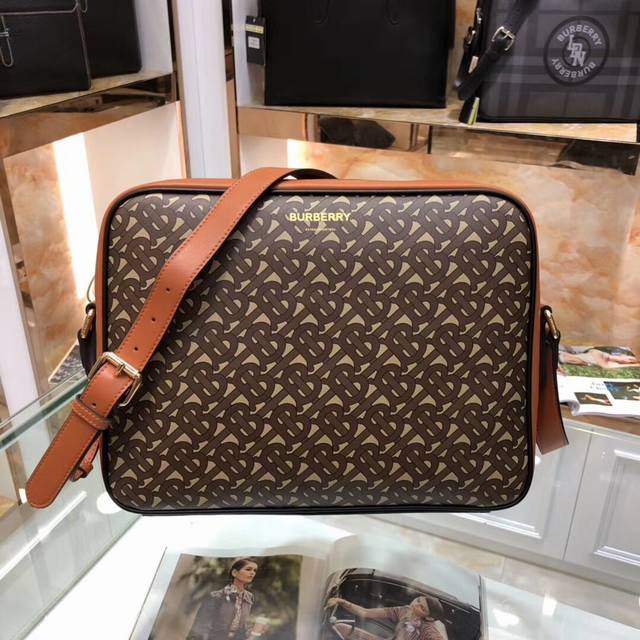 Model: 82366-4 Original quality Burberry classic crossbody bag, inspired by 90s