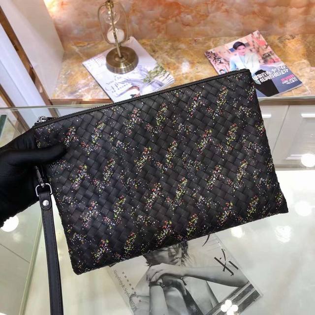 Bv官网最新Bottega 简称Bv宝提嘉:狠货来袭 进口打蜡牛皮,原版五金,独特的设计风格完美至极!让时尚变得无止境 那质感和 那手工无可挑剔,独一无二的它, Bv官网最新Bottega 简称Bv宝提嘉:狠货来袭 进口打蜡牛皮,原版五金,独特的设计风格完美至极!让时尚变得无止境 那质感和 那手工无可挑剔,独一无二的它,