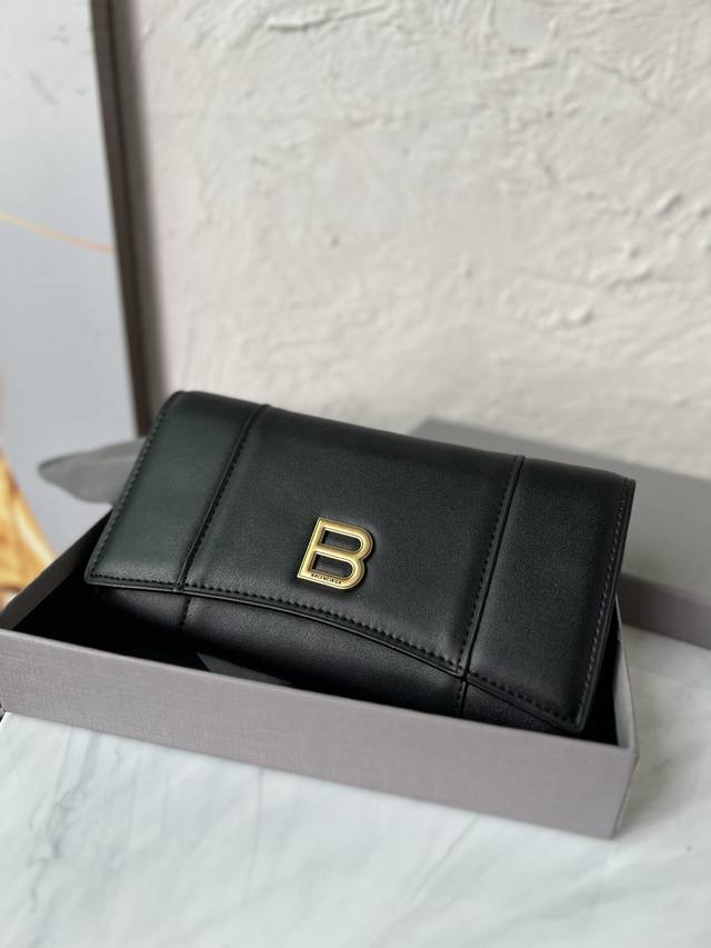 原单跑量 Balenciaga巴黎世家 Hourglass Continental 牛皮 钱包 女款 牛皮革大号钱包长方形 沙漏形状翻盖正面黑色亚光B字母标识