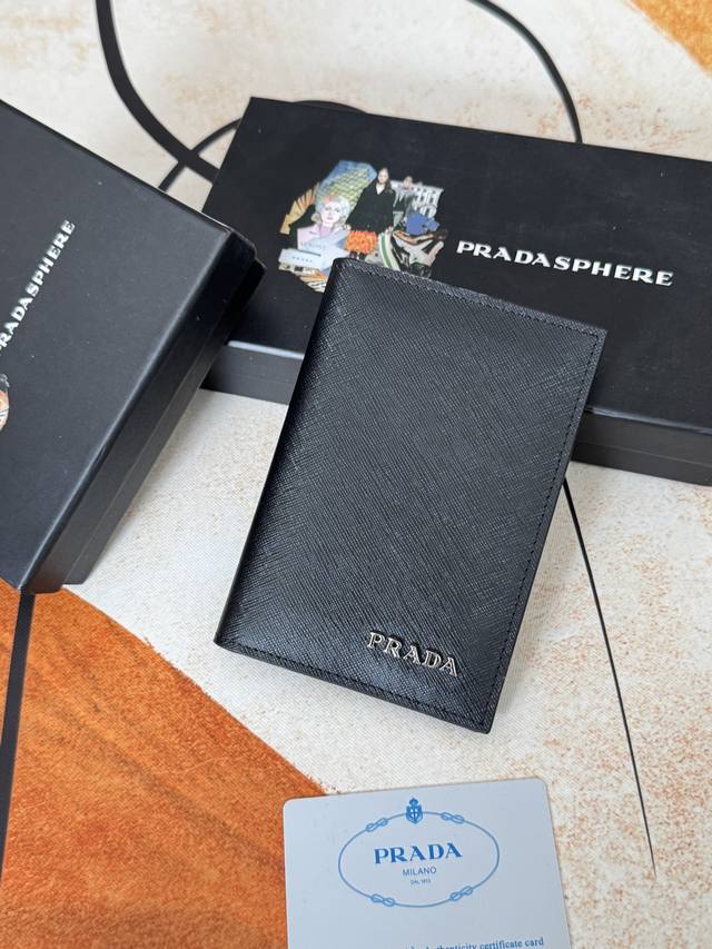 110 Prada's latest men's passport holder, the latest style from the boutique, sy