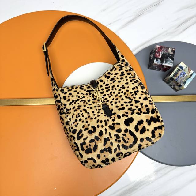 Top-quality replica YSL Saint Laurent 750 Women's Le 5 A 7 handbag, leopard prin Top-quality replica YSL Saint Laurent 750 Women's Le 5 A 7 handbag, leopard prin