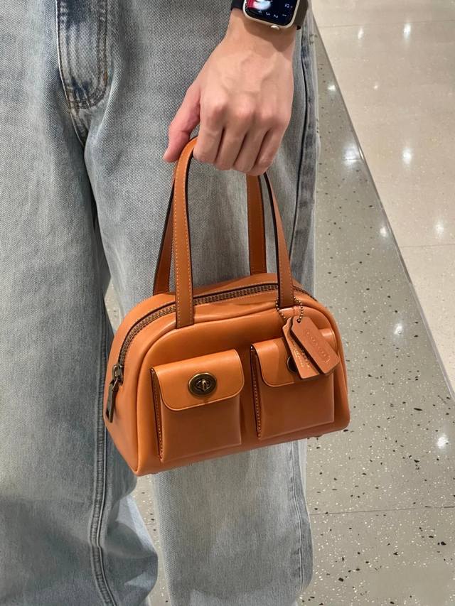 Coach 蔻驰Ccc55新品秀款 小号Twin poet，9月新品秋冬秀款 尺寸 22*29