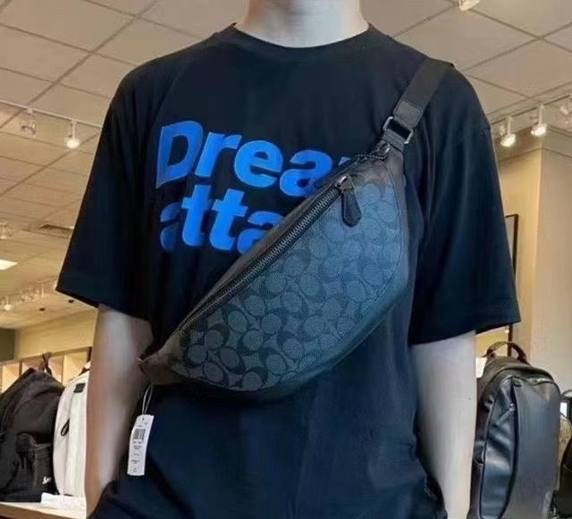 Coach蔻驰78777 男士经典款运动腰包 可以作胸包 潮款运动型 尺寸：30*12*11。