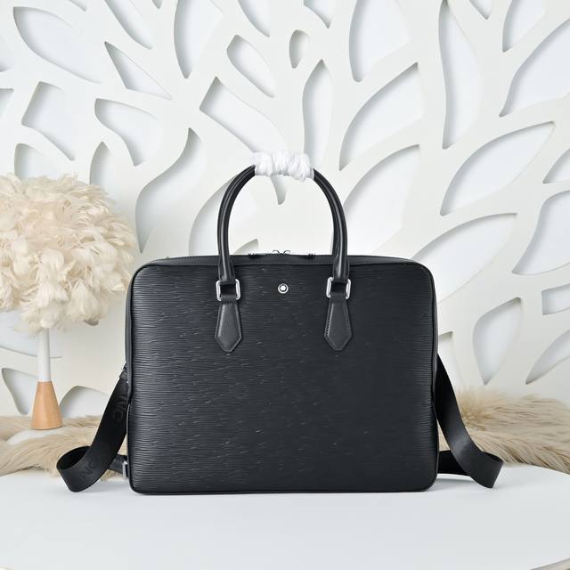 Mont Blanc - The latest men's briefcase is made of top-grain cowhide leather wit