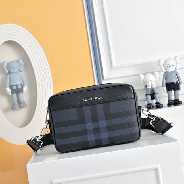 250 Burberry Leather Messenger Bag, Shoulder/Crossbody Bag, Classic and Versatil