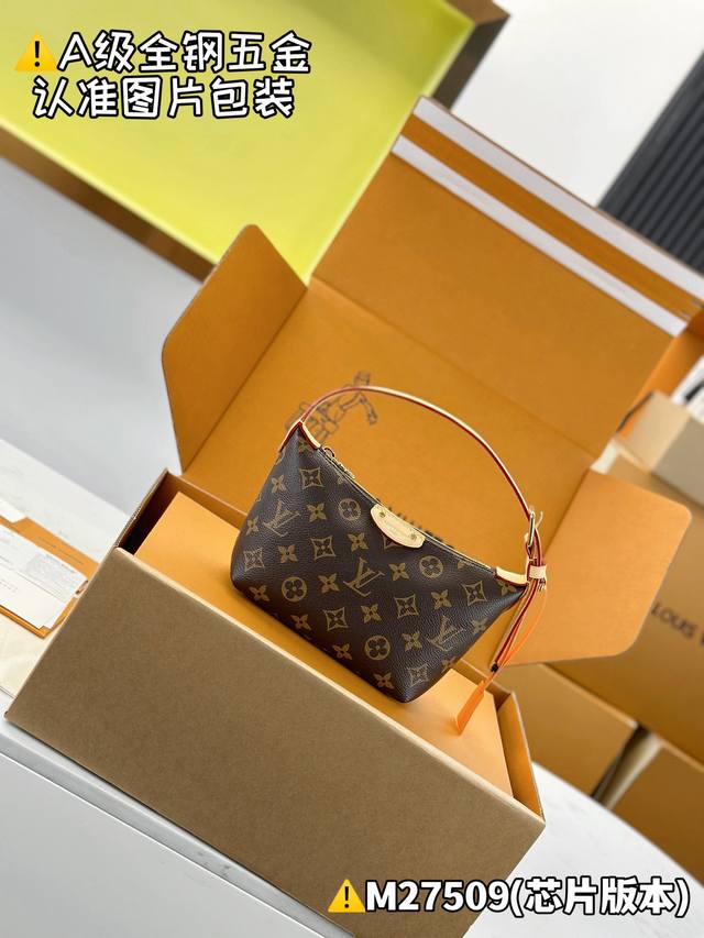 特级Mb原厂皮 pochette Hills 手袋 型号：M27509 材料：A+级全钢五金，进口原厂面料 包装：全套原厂免税Mb包装 尺寸：18.5 X 6.