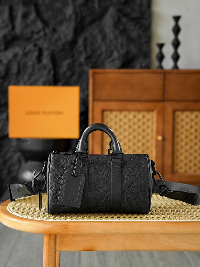 Keepall 25 全皮 M20900 Taurillon Monogram 牛皮邂逅精巧25Cm尺寸,既是行走都市的隨身行囊,也是詮釋品味的時尚宣言,拆卸肩 Keepall 25 全皮 M20900 Taurillon Monogram 牛皮邂逅精巧25Cm尺寸,既是行走都市的隨身行囊,也是詮釋品味的時尚宣言,拆卸肩