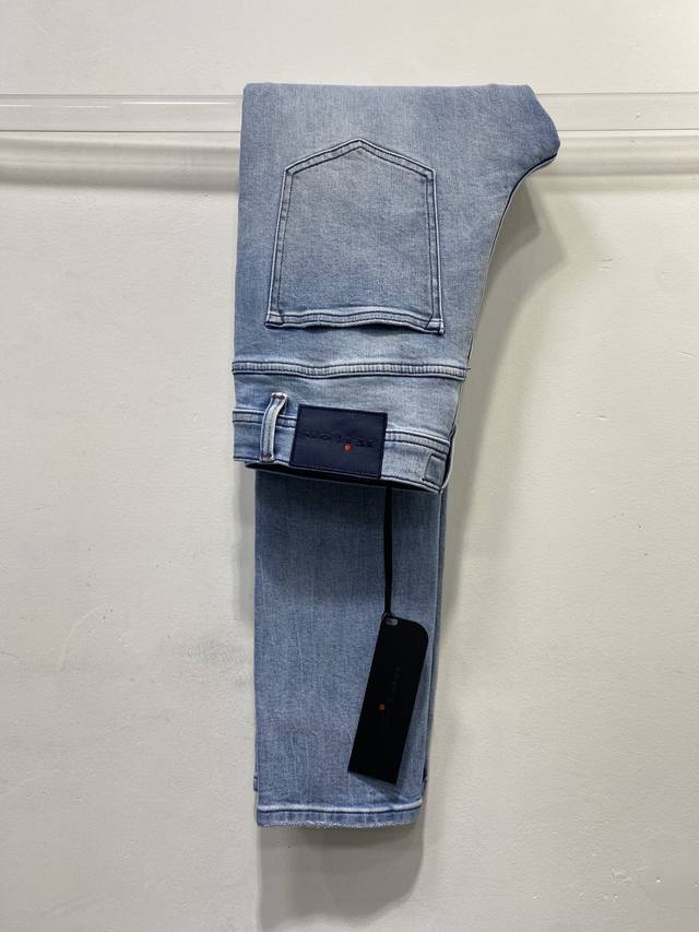Kit*N 精品定制红色珐琅扣 前腰裤耳撞色刺绣英文Logo点缀 复古怀旧重洗 定制面料手感柔软弹力 商务男士牛仔裤 29 30 31 32 33 34