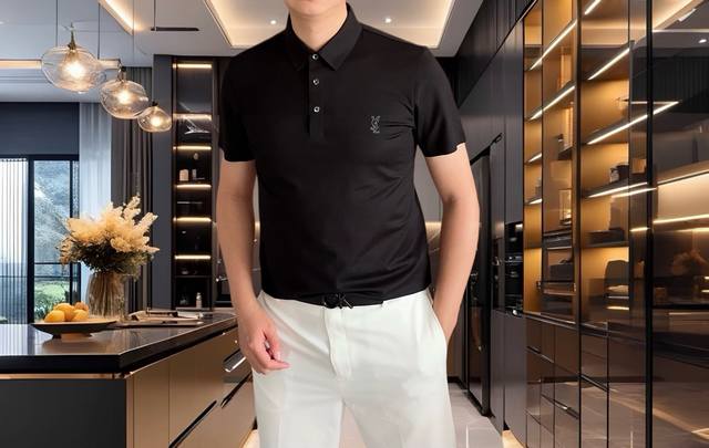 圣罗兰 2026春夏专柜新款 高端优雅时尚男士定制 顶级时尚休闲短袖polo衫翻领衫。 26Ss高端人士必备单品，精选进口原单丝光细珠地棉面料，原版Logo设计