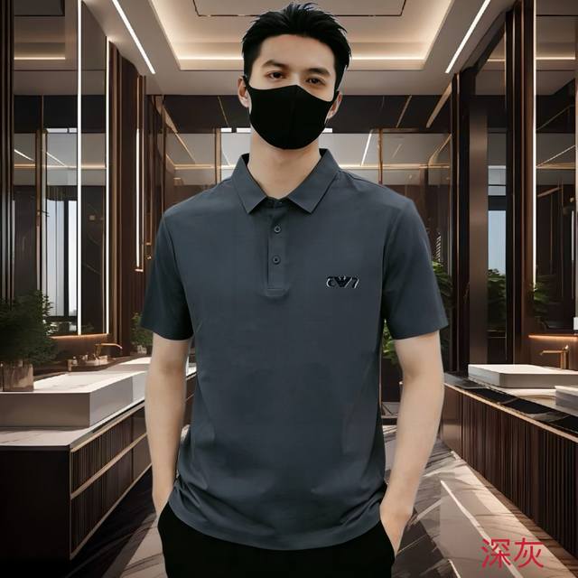 阿玛尼 2026春夏专柜新款 高端优雅时尚男士定制 顶级时尚休闲短袖polo衫翻领衫。高端人士必备单品，精选进口原单丝光细珠地棉面料，原版Logo设计更显奢华高