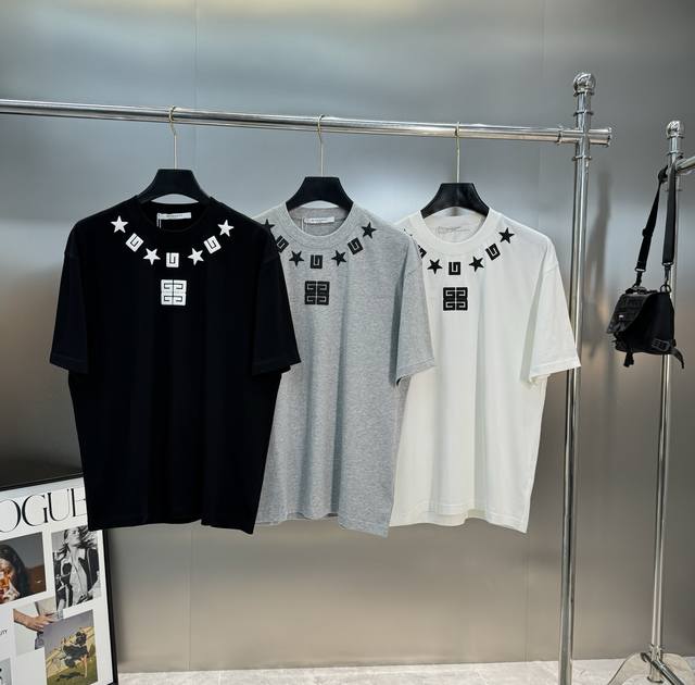 250 Givench*Y 纪梵希新款款印花短袖T恤，男女同款春夏新款的百搭单品！领口经典品牌图形五角星以其简约而精致的设计，再次向时尚界展示了这个经典品牌的魅