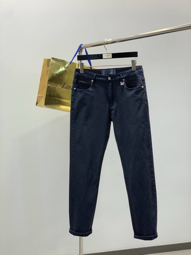 Dolce&Gabbana 杜嘉班纳,2026春季最新品,官网专柜同步有售,原单狠货,超级有范儿的一款牛仔裤,定制原版水洗牛仔面料,顶级印花工艺字母图案Logo Dolce&Gabbana 杜嘉班纳,2026春季最新品,官网专柜同步有售,原单狠货,超级有范儿的一款牛仔裤,定制原版水洗牛仔面料,顶级印花工艺字母图案Logo