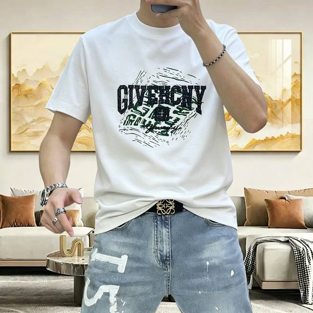 G*Venchy 纪梵希2026春夏新款原单男士圆领短袖T恤 高端定制 时尚百搭 柜台同步售卖 立体印胶印花字母Logo图案设计 客供定制进口液氨棉面料，穿着亲