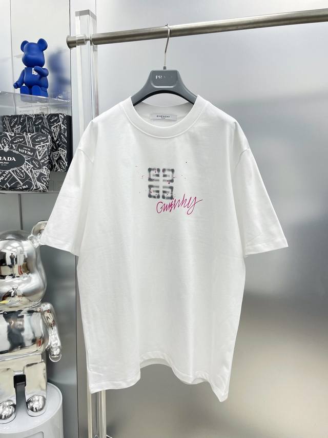 Gvc 纪梵希 高克重 2026夏季新款手绘涂鸦4G印花Logo最新品短袖 Dd 专柜同步有售，原单狠货，时尚进口原版科技面料，上身舒适透气，原版定制五金辅料，