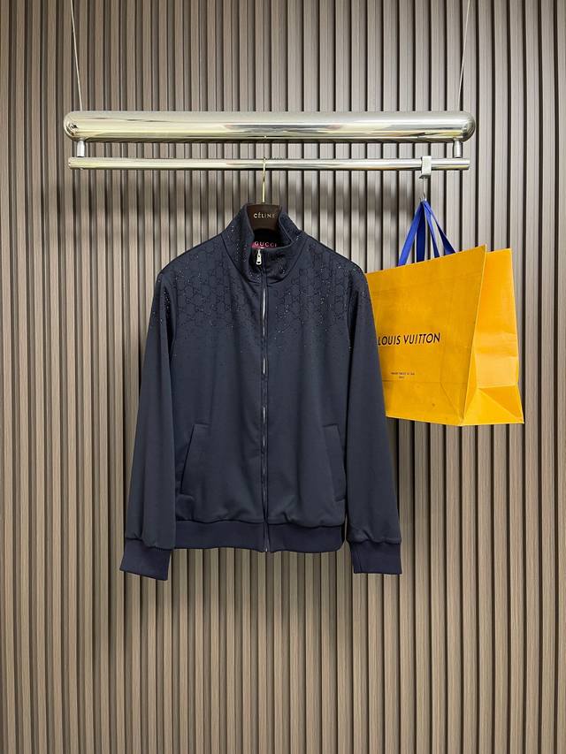 上衣 短裤p270 Gucci 烫钻拉链高领外套短裤套装，采用32支双珠代，定织超厚版。螺纹采用双层加厚纯棉扁机罗纹。门禁拉链采用电镀金属拉头，搭配同色电镀拉牙