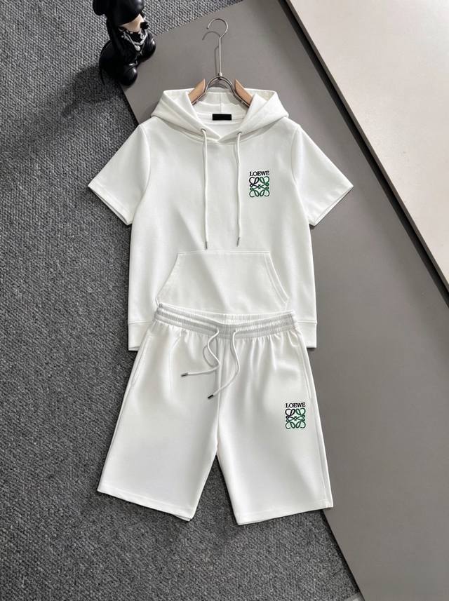 品牌: 罗意威 2026新款男士带帽短袖短裤套装！官网同步销售！市面高端版本！手感细腻柔软！让你穿着更加舒适！立体裁剪版型超赞！尺码:M-4Xl 下单请报身高体