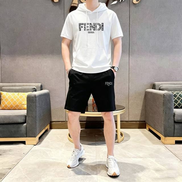品牌: 芬迪 2026新款男士带帽短袖短裤套装!官网同步销售!市面高端版本!手感细腻柔软!让你穿着更加舒适!立体裁剪版型超赞!尺码:M-3Xl 下单请报身高体重 品牌: 芬迪 2026新款男士带帽短袖短裤套装!官网同步销售!市面高端版本!手感细腻柔软!让你穿着更加舒适!立体裁剪版型超赞!尺码:M-3Xl 下单请报身高体重