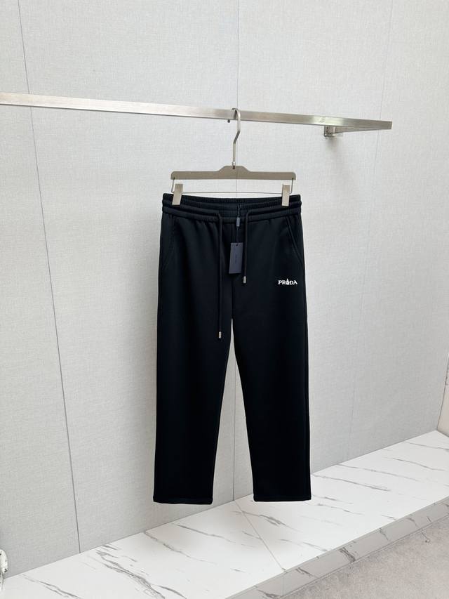 prada 火爆休闲裤,柔软舒适有质感,原版五金配件,非常炫酷细节处理精致,上身效果超级无敌赞,潮流百搭。尚选面料匠心而制 彰显卓越臻品风范 必备款式!绝对值得 prada 火爆休闲裤,柔软舒适有质感,原版五金配件,非常炫酷细节处理精致,上身效果超级无敌赞,潮流百搭。尚选面料匠心而制 彰显卓越臻品风范 必备款式!绝对值得