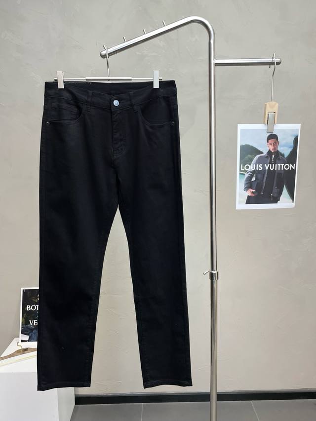 Burberry巴宝莉砸锅卖铁都要上的新款新款休闲牛仔裤高端版本 专柜定制面料 透气舒适度高，细节无可挑剔，品牌元素设计理念，体现高品质。手感细腻柔软！呈现休闲