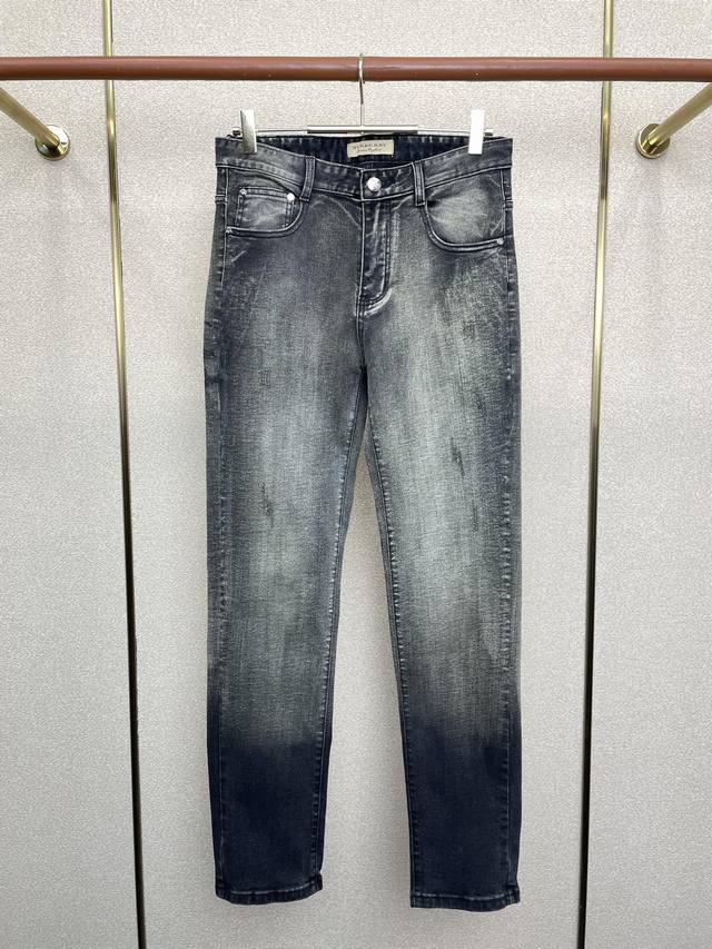 Burberry巴宝莉砸锅卖铁都要上的新款新款休闲牛仔裤高端版本 专柜定制面料 透气舒适度高，细节无可挑剔，品牌元素设计理念，体现高品质。手感细腻柔软！呈现休闲