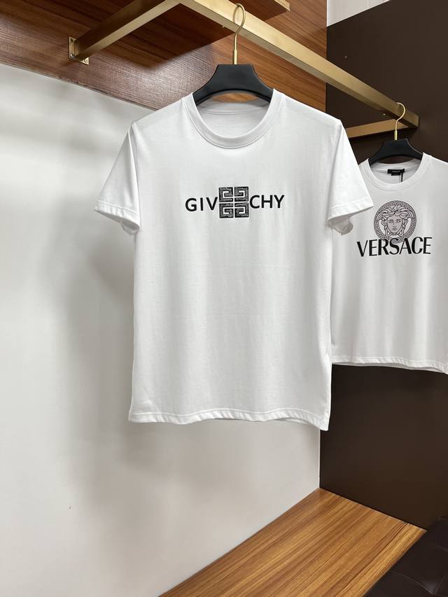 纪梵希 25春夏新品Medusa&品牌字母徽标印花标识短袖T恤，px定制80支双股丝光棉面料；黑色 白色 M-3Xl