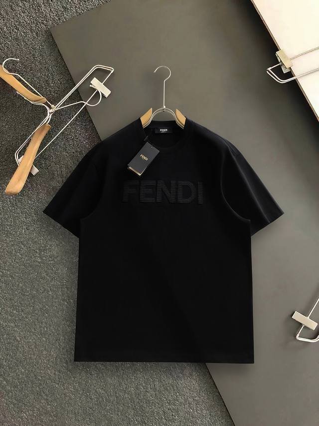 Fend* 新款顶级F立体印花百搭简约短袖,精工牌潮流百搭潮男时尚,无论是上身舒适度还是都是无可比拟的存在 尺码:S~Xxl Fend* 新款顶级F立体印花百搭简约短袖,精工牌潮流百搭潮男时尚,无论是上身舒适度还是都是无可比拟的存在 尺码:S~Xxl