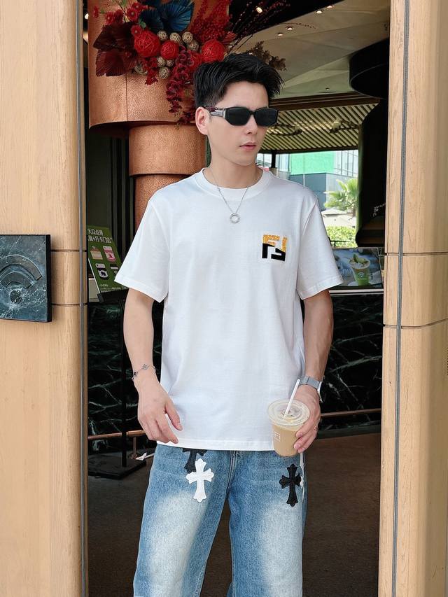 Fendi 芬迪独家专供新款原单男士休闲短袖 高端定制 高版本 时尚百搭爆款进口面料 手感超柔软细腻 穿着亲肤舒适 高端精品 代工厂pp精细做工 上身非常赞 男 Fendi 芬迪独家专供新款原单男士休闲短袖 高端定制 高版本 时尚百搭爆款进口面料 手感超柔软细腻 穿着亲肤舒适 高端精品 代工厂pp精细做工 上身非常赞 男