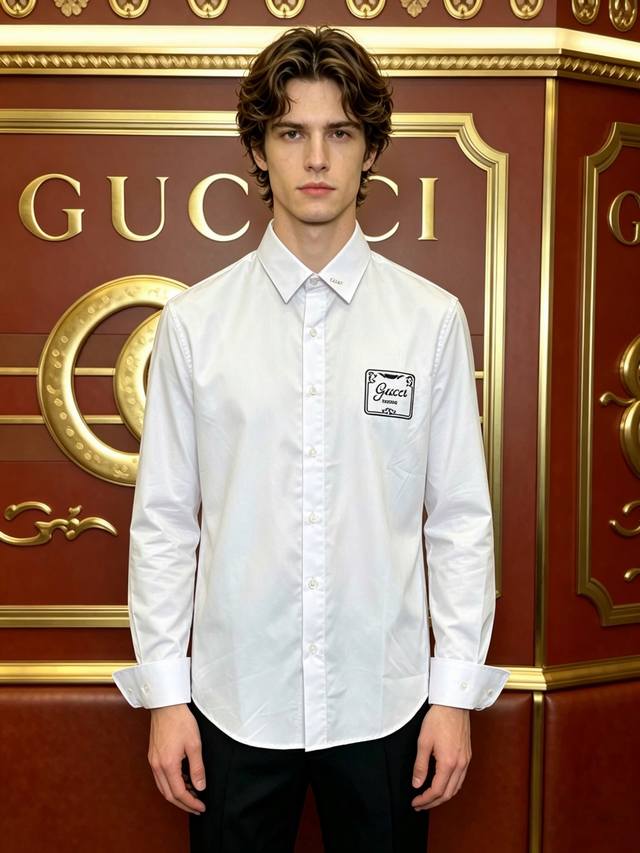 Gucci古驰独家专供新款男士休闲长袖衬衫 高端定制 高端版本 时尚百搭爆款进口面料 手感超柔软细腻 穿着亲肤舒适 高端精品 代工厂pp精细做工 上身非常赞 男