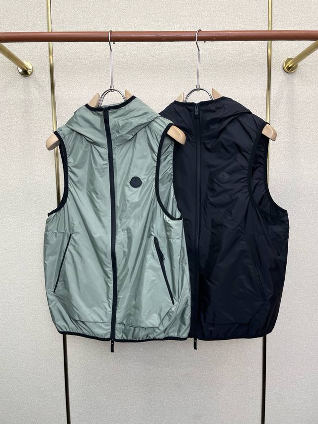 Moncler蒙口独家专供新款原单男士休闲连帽马甲 高端定制 高端版本 时尚百搭爆款进口面料 手感超柔软细腻 穿着亲肤舒适 高端精品 代工厂pp精细做工 上身非