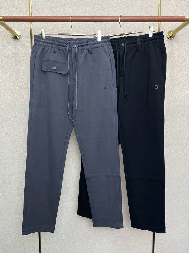 Y-3山本耀司独家专供新款休闲裤 高端版本！专柜定制面料 透气舒适度高，细节无可挑剔，品牌元素设计理念，体现高品质。手感细腻柔软！呈现休闲裁剪，上身版型超赞！码
