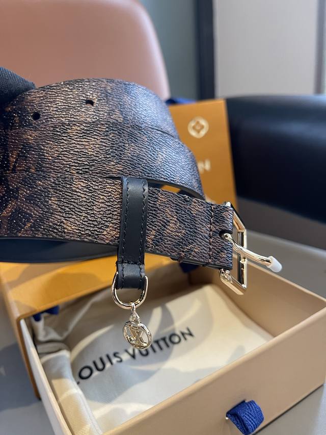 Lv3.0Mm Black Reversible Belt showcases an artist's dynamic interpretation of th Lv3.0Mm Black Reversible Belt showcases an artist's dynamic interpretation of th