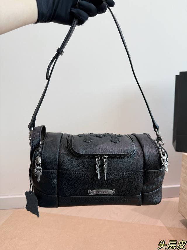 Top-grain leather Chrome Hearts cosmetic bag, can be worn crossbody. Made of top