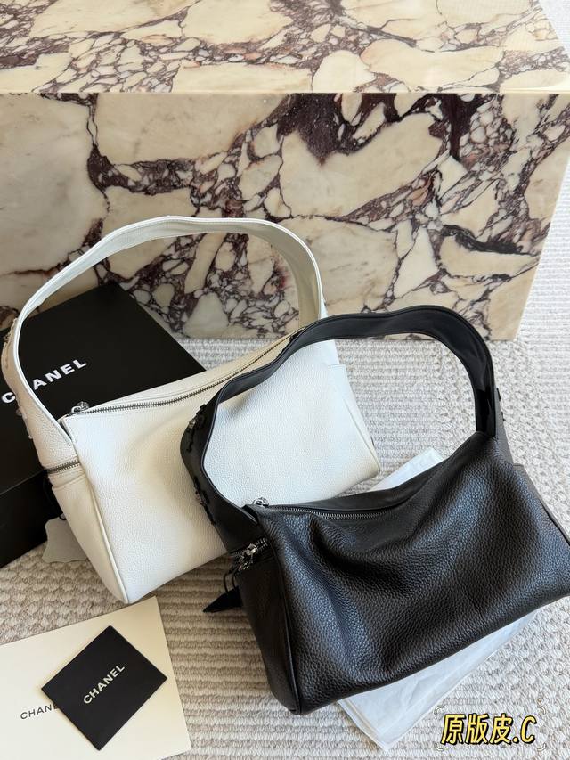 Chrome Hearts shoulder bag From Chrome Hearts' vintage collection Let's be Chrom