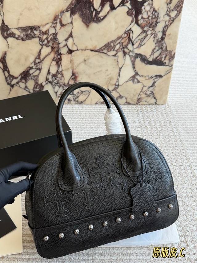 Chrome Hearts shoulder bag From Chrome Hearts' vintage collection Let's be Chrom