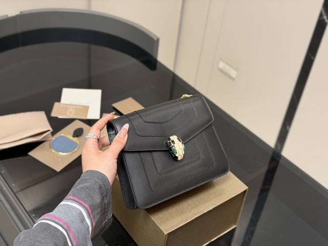 p Comes with folding box Size: 20.15cm Bulgari classic style Leather quality Imp
