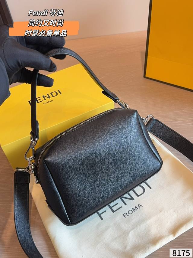 Comes with gift box. Fendi Baguette bag. Can be worn over the shoulder or crossb Comes with gift box. Fendi Baguette bag. Can be worn over the shoulder or crossb