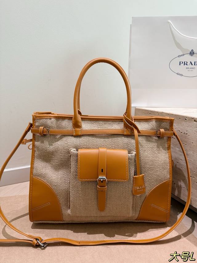 Size: 38 28Cm 32 16Cm prada Size: 38 28Cm 32 16Cm prada