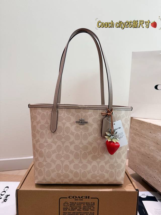 with strawberry charm Size: 26*24Cm with box Finally found you, my perfect bag~ with strawberry charm Size: 26*24Cm with box Finally found you, my perfect bag~