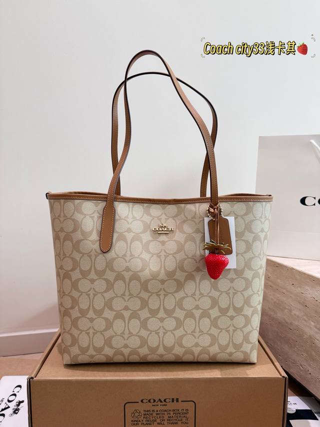with strawberry charm Size: 35*27cm with box Coach tote bag City33 I have to say with strawberry charm Size: 35*27cm with box Coach tote bag City33 I have to say