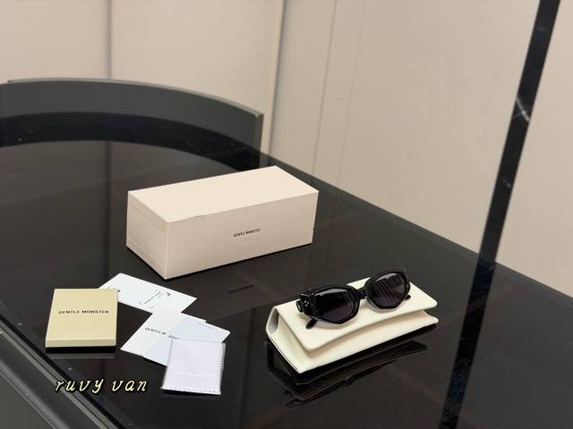 p Comes with full packaging. The sunglasses are a perfect match for the GM style
