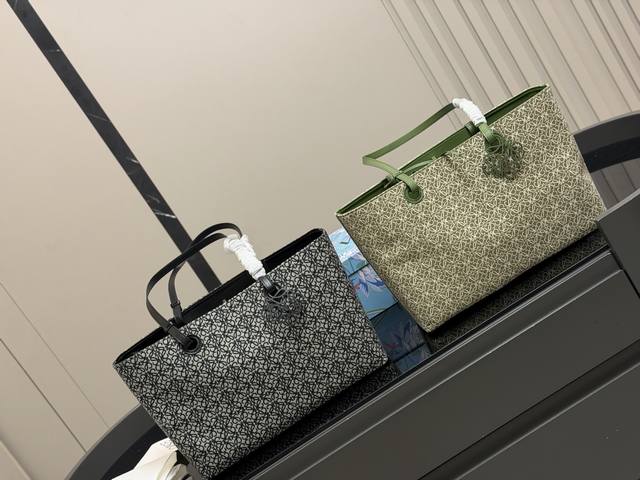 p Size: 37*24Cm Horizontal Loewe canvas tote bag A surprisingly spacious bag I'v