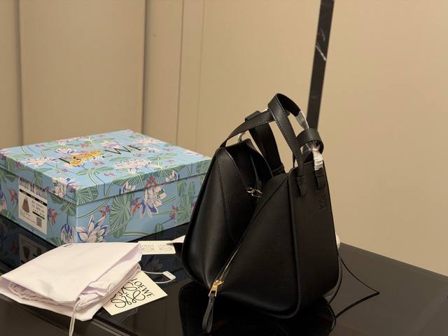 p Comes with box Loewe Hammock Bag Handbag Shoulder Bag Crossbody Bag Multiple c