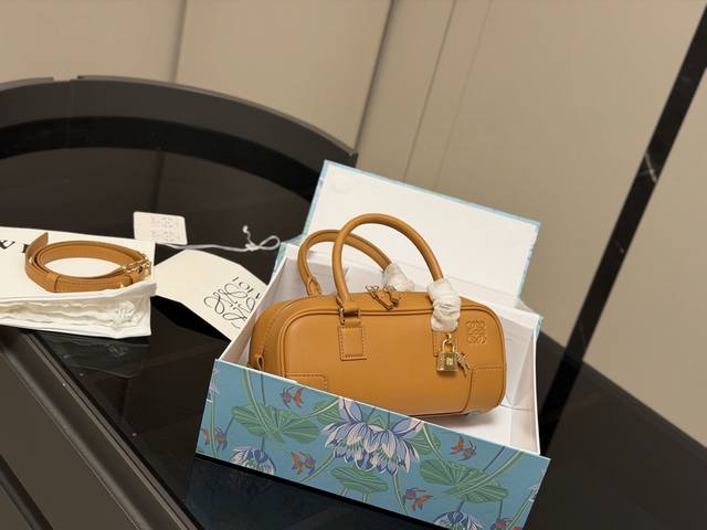 p with box Size: 24*12Cm Loewe bowling briefcase The bag has just the right amou