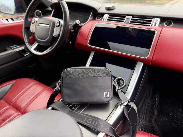 High-end new "Fendi" shoulder bag, Fendi cowhide shoulder/crossbody bag, Fendi f High-end new "Fendi" shoulder bag, Fendi cowhide shoulder/crossbody bag, Fendi f