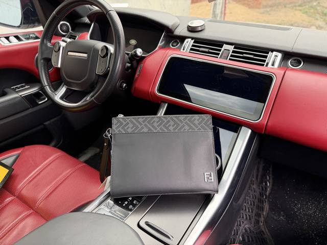 High-end new "Fendi" clutch bag, Fendi handbag/underarm bag, Fendi Ff metal Ff a High-end new "Fendi" clutch bag, Fendi handbag/underarm bag, Fendi Ff metal Ff a
