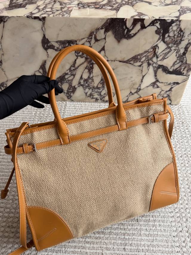 210, 200, 200 Size: 38 28Cm 32 16Cm 24 12Cm prada 210, 200, 200 Size: 38 28Cm 32 16Cm 24 12Cm prada