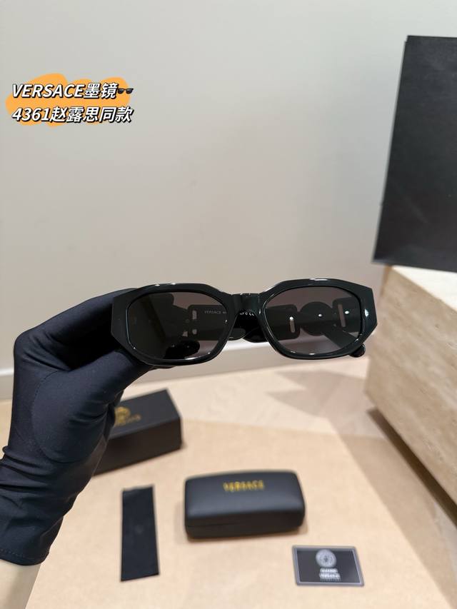 Full packaging Versace sunglasses, the same style worn by Zhao Lusi The Versace