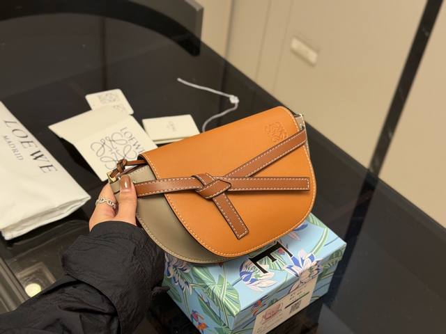 p with box. Size: 18.13cm. Loewe mini bag. The new shoulder strap is beautiful!