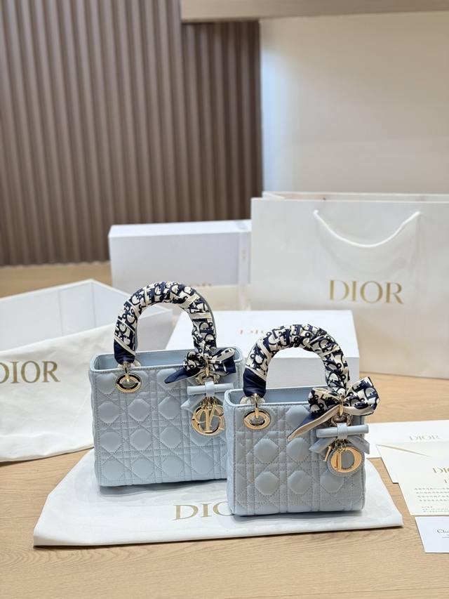 Replica Dior Lady bag in lambskin, four-compartment lambskin. A classic Dior Lad